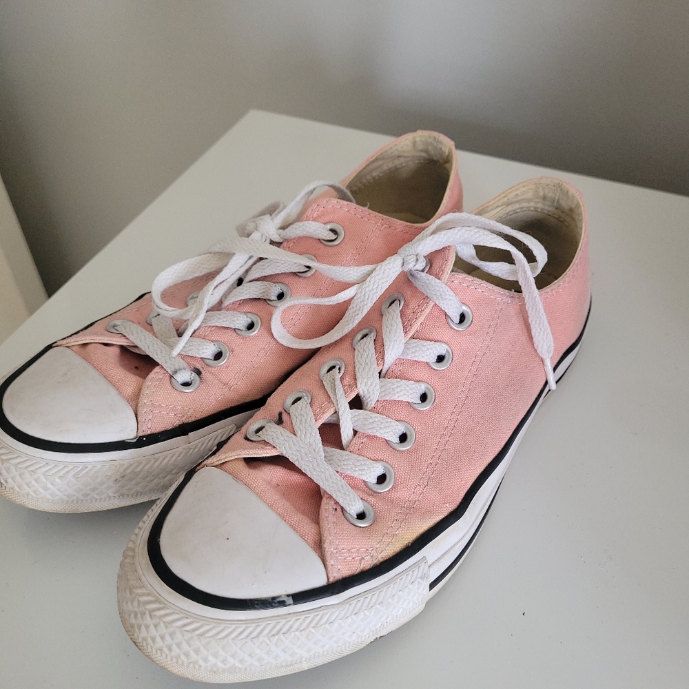 SOLD Pink Converse size 7